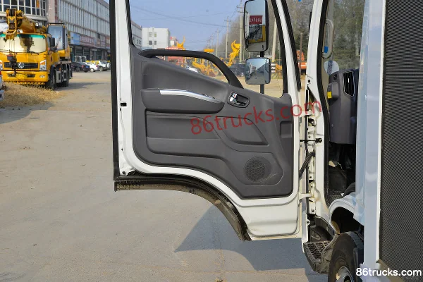 Foton Aoling New Jiyun Youth Edition 132hp 4X2(6 wheels) single-row promotional truck Cab (2) | 86Trucks