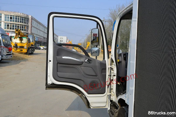 Foton Aoling New Jiyun Youth Edition 132hp 4X2(6 wheels) single-row promotional truck Cab (1) | 86Trucks