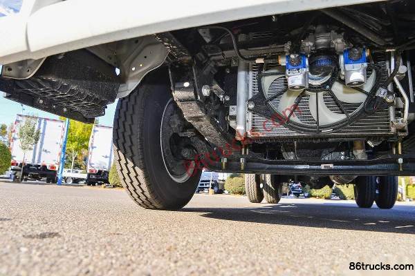 JAC Junling V3 Golden Ingot 140hp 4X2(6 wheels) 3.37m semi-cab flatbed light truck Chassis (2) | 86Trucks