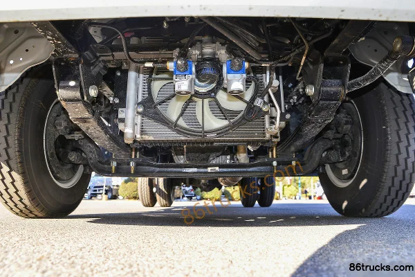 JAC Junling V3 Golden Ingot 140hp 4X2(6 wheels) 3.37m semi-cab flatbed light truck Chassis (1) | 86Trucks