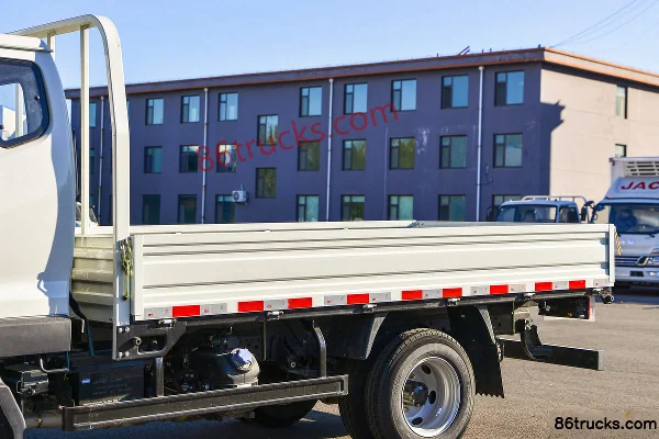 JAC Junling V3 Golden Ingot 140hp 4X2(6 wheels) 3.37m semi-cab flatbed light truck Body (1) | 86Trucks