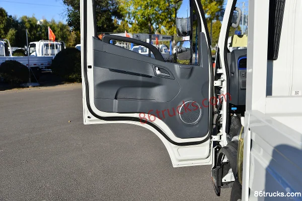 JAC Junling V6 160hp 4X2(6 wheels) 4.22m single-row flatbed light truck Cab (2) | 86Trucks
