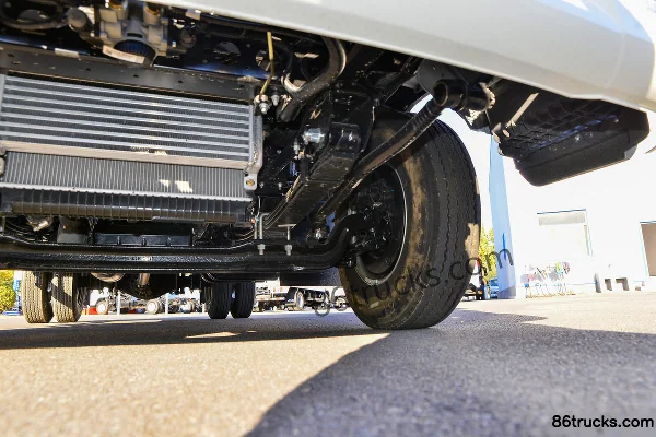 JAC Junling V6 160hp 4X2(6 wheels) 4.22m single-row flatbed light truck Chassis (3) | 86Trucks