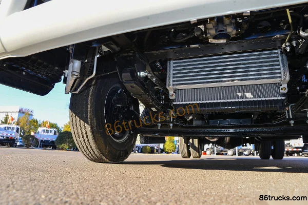 JAC Junling V6 160hp 4X2(6 wheels) 4.22m single-row flatbed light truck Chassis (2) | 86Trucks