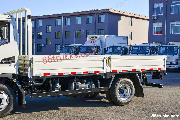 JAC Junling V6 160hp 4X2(6 wheels) 4.22m single-row flatbed light truck Body (1) | 86Trucks