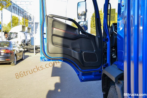 JAC S9 2.5L Diesel 185 hp 4X2(6 wheels) Fast Gear 8-speed 3.82m Sleeper Cab Van Light Truck (2) | 86Trucks
