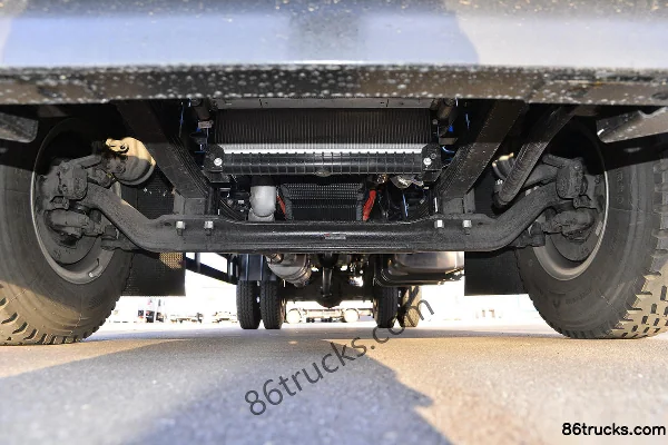 JAC S9 2.5L Diesel 185 hp 4X2(6 wheels) Fast Gear 8-speed 3.82m Sleeper Cab Van Light Truck Chassis (1) | 86Trucks