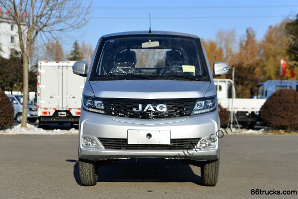 JAC W1 Premium Edition 1.5L Gasoline 116hp 4X2(6 wheels) 5-Speed 2.55m Double Row Flatbed Micro Truck Exterior (2) | 86Trucks