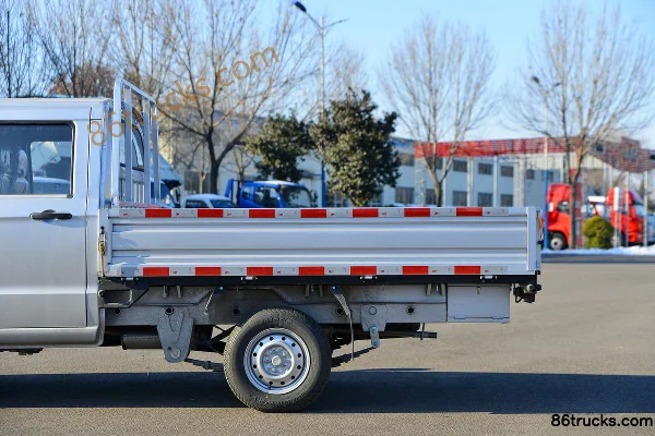 JAC W1 Premium Edition 1.5L Gasoline 116hp 4X2(6 wheels) 5-Speed 2.55m Double Row Flatbed Micro Truck Body (2) | 86Trucks