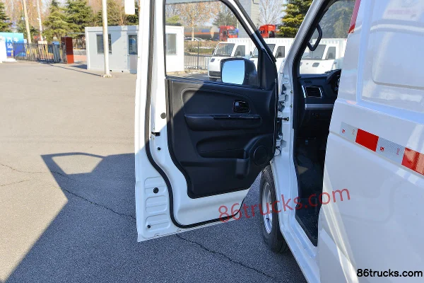 JAC Lanmao M2 2023 Guoxuan Confort 3,2 T 2 places camion fourgon électrique pur 4,89 m 41,93 kWh Cabine (2) | 86Trucks