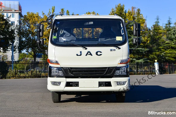 JAC Junling V6 162 hp 4X2(6 wheels) 3.89m Semi-row Flatbed Light Truck Exterior (2) | 86Trucks