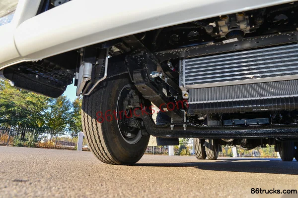 JAC Junling V6 162 hp 4X2(6 wheels) 3.89m Semi-row Flatbed Light Truck Chassis (2) | 86Trucks