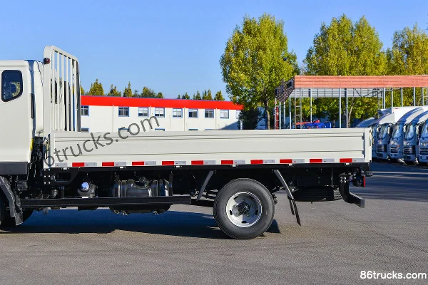 JAC Junling V6 162 hp 4X2(6 wheels) 3.89m Semi-row Flatbed Light Truck Body (2) | 86Trucks