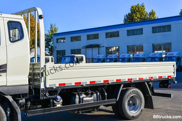 JAC Junling V6 162 hp 4X2(6 wheels) 3.89m Semi-row Flatbed Light Truck Body (1) | 86Trucks