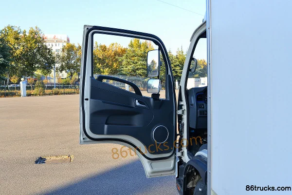JAC Junling V6 152 ch 4X2(6 roues) 4,015 m camion frigorifique Cabine (1) | 86Trucks