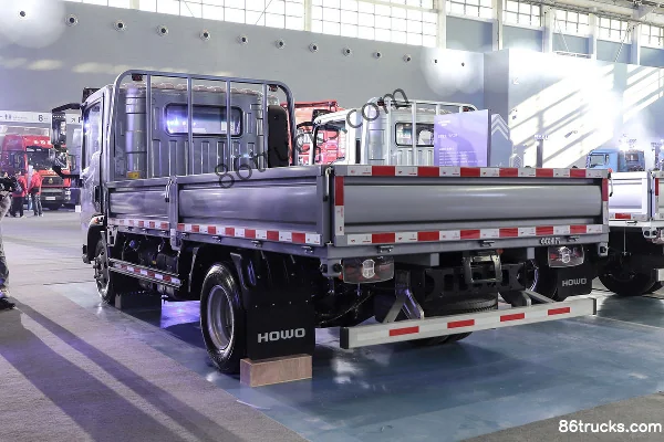 Sinotruk HOWO Hanjiang PRO 170hp 4X2(6 wheels) 4.15m AT Automatic Single Row Flatbed Light Truck Exterior (3) | 86Trucks