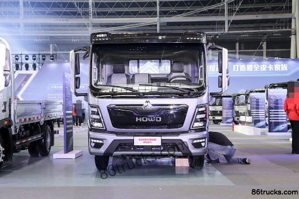 Sinotruk HOWO Hanjiang PRO 170hp 4X2(6 wheels) 4.15m AT Automatic Single Row Flatbed Light Truck Exterior (2) | 86Trucks