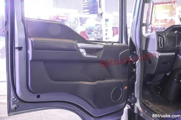 Sinotruk HOWO Hanjiang PRO 170hp 4X2(6 wheels) 4.15m AT Automatic Single Row Flatbed Light Truck Cab (2) | 86Trucks