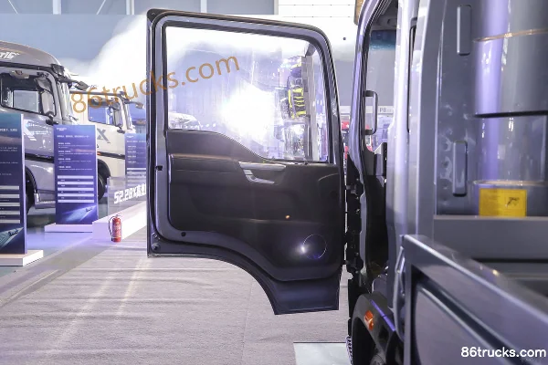 Sinotruk HOWO Hanjiang PRO 170hp 4X2(6 wheels) 4.15m AT Automatic Single Row Flatbed Light Truck Cab (1) | 86Trucks