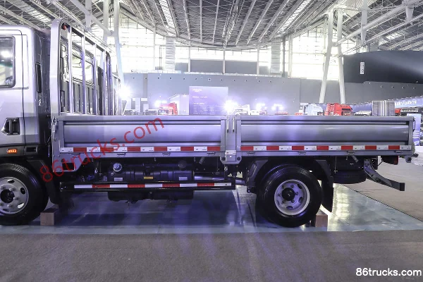 Sinotruk HOWO Hanjiang PRO 170hp 4X2(6 wheels) 4.15m AT Automatic Single Row Flatbed Light Truck Body (1) | 86Trucks