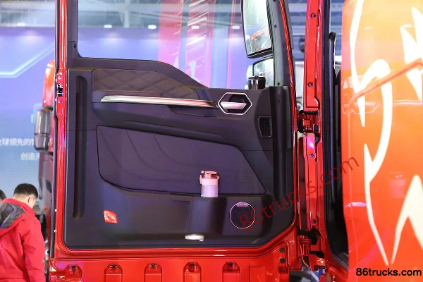 Sinotruk Sitrak G7H Heavy Truck 700hp 6X4(10 wheels) LNG Automatic Tractor Truck Cab (2) | 86Trucks