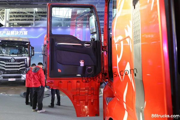 Sinotruk Sitrak G7H Heavy Truck 700hp 6X4(10 wheels) LNG Automatic Tractor Truck Cab (1) | 86Trucks