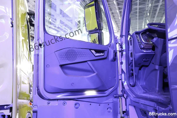 Sinotruk HOWO TH7 Heavy Truck 630hp 6X4(10 wheels) AMT Automatic Tractor Truck (Hydraulic Retarder) Cab (2) | 86Trucks