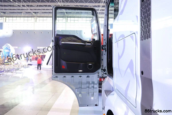Sinotruk Sitrak G7H Heavy Truck 560hp 6X4(10 wheels) Dual-Fuel Automatic Tractor Truck Cab (1) | 86Trucks