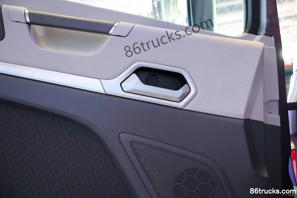Sinotruk HOWO TS7 700 ch 6X4(10 roues) tracteur routier LNG à boîte automatique (rétardateur hydraulique) Cabine (3) | 86Trucks
