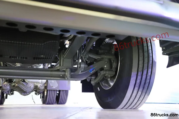 Sinotruk HOWO TS7 700 ch 6X4(10 roues) tracteur routier LNG à boîte automatique (rétardateur hydraulique) Châssis (3) | 86Trucks