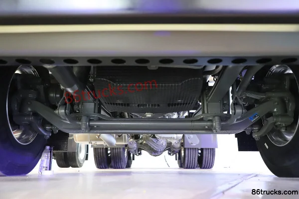 Sinotruk HOWO TS7 700 ch 6X4(10 roues) tracteur routier LNG à boîte automatique (rétardateur hydraulique) Châssis (1) | 86Trucks