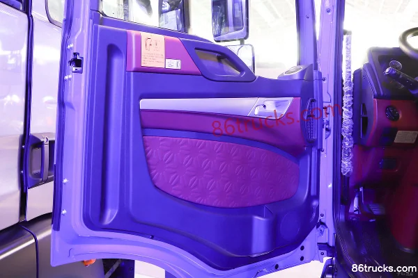 Sinotruk HOWO TX7 Delu Edition 280 hp 4X2(6 wheels) 9.8m Van Cargo Truck Cab (2) | 86Trucks