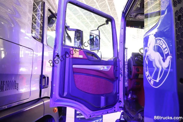 Sinotruk HOWO TX7 Delu Edition 280 hp 4X2(6 wheels) 9.8m Van Cargo Truck Cab (1) | 86Trucks