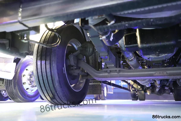 Sinotruk HOWO TX7 Delu Edition 280 hp 4X2(6 wheels) 9.8m Van Cargo Truck Chassis (2) | 86Trucks
