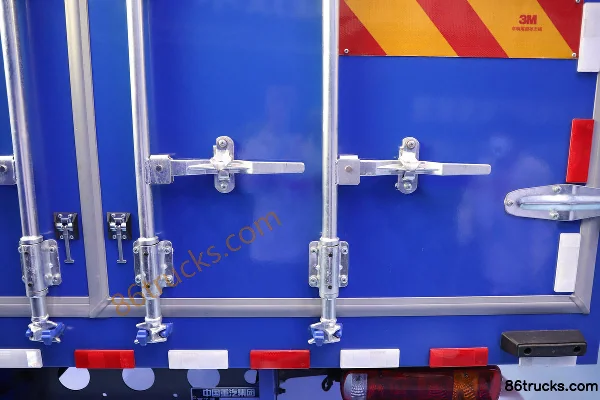 Sinotruk HOWO TX7 Delu Edition 280 hp 4X2(6 wheels) 9.8m Van Cargo Truck Body (2) | 86Trucks