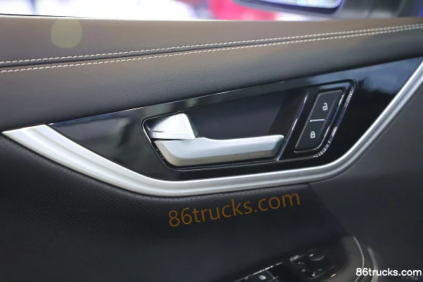 Sinotruk HOWO S6 2024 Commercial Luxury Edition 2.0T Diesel 190 hp Automatic 4x2(6 wheels) Long Wheelbase Double Row Pickup Truck Chassis (3
