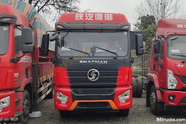 SHACMAN Commercial Vehicle Deyu 300 hp 4X2(6 wheels) 6.8m Stake Truck Exterior (2) | 86Trucks