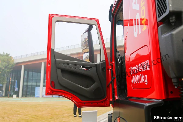 SAIC Hongyan Jiehu H6 Standard Load Edition 460 hp 6X4(10 wheels) LNG Tractor Truck Cab (1) | 86Trucks