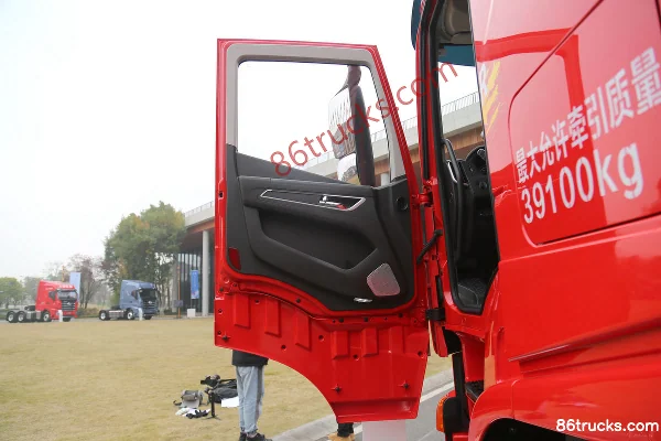 SAIC Hongyan GenlyonC6 PLUS 500 ch 6X4(10 roues) LNG tracteur routier Cabine (1) | 86Trucks