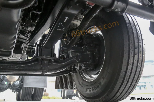 SAIC Hongyan GenlyonC6 PLUS 500 ch 6X4(10 roues) LNG tracteur routier Châssis (3) | 86Trucks