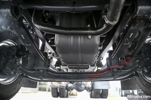 SAIC Hongyan GenlyonC6 PLUS 500 ch 6X4(10 roues) LNG tracteur routier Châssis (1) | 86Trucks