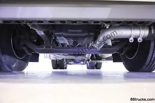 Sinotruk HOWO Max heavy truck 480 hp 6X4(10 wheels) dual-fuel dangerous goods tractor truck (hydraulic retarder) Chassis (1) | 86Trucks