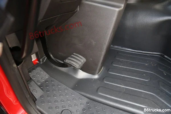 SAIC Hongyan Jiehu H6 Standard High-Efficiency Lightweight 390 hp 6X4(10 wheels) Tractor Truck (China VI) (Ratio 4.111) Cab (3) | 86Trucks