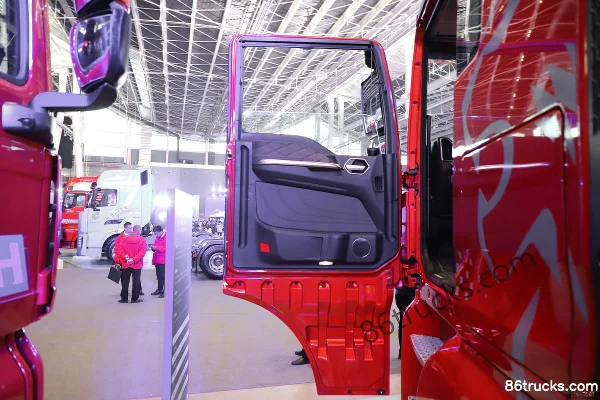 Sinotruk Sitrak G7S Heavy Truck 530hp 6X4(10 wheels) CNG tractor truck (China VI, with hydraulic retarder) Cab (1) | 86Trucks