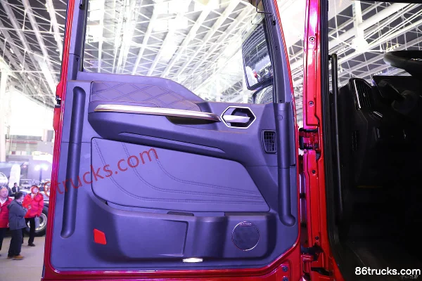 Sinotruk Sitrak G7H heavy truck 530 hp 4X2(6 wheels) LNG automatic transmission tractor truck Cab (2) | 86Trucks
