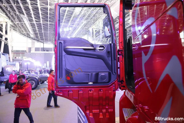 Sinotruk Sitrak G7H heavy truck 530 hp 4X2(6 wheels) LNG automatic transmission tractor truck Cab (1) | 86Trucks