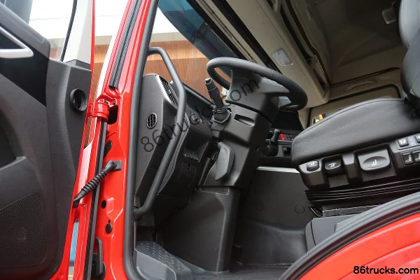 SAIC Hongyan Genlyon H6 Standard Load Edition 500hp 6X4(10 wheels) LNG Tractor Truck (China VI) Cab (3) | 86Trucks