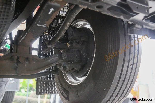 SAIC Hongyan Genlyon H6 Standard Load Edition 500hp 6X4(10 wheels) LNG Tractor Truck (China VI) Chassis (3) | 86Trucks
