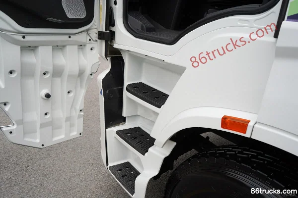 SAIC Hongyan Genlyon H6 Smart Electric 25T 6X4(10 wheels) Battery Swap Electric Tractor Truck 282kWh Cab (3) | 86Trucks