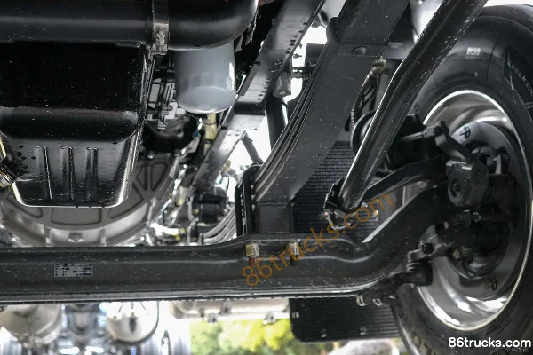 Dongfeng H5V Chuangfu Edition 7L Diesel 350 hp 4X2(6 wheels) Fast Gear 10-Speed 6.8m Van Cargo Truck Chassis (3) | 86Trucks